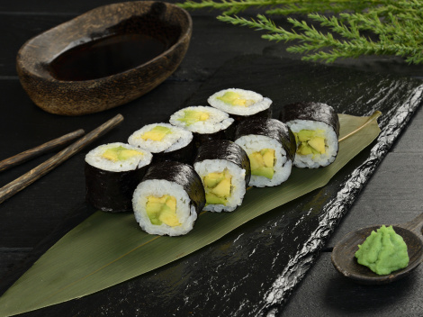 Ролл с авокадо